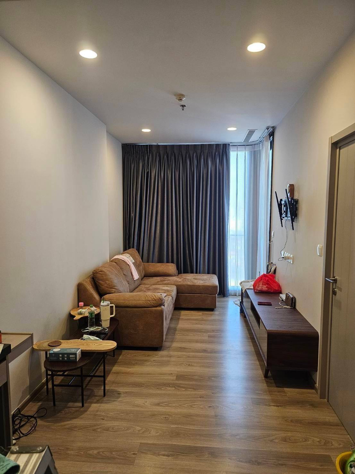 For RentCondoSukhumvit, Asoke, Thonglor : For rent Oka Haus Sukhumvit 36, high floor, beautiful room, very good price, decorated, ready to move in, great city view.