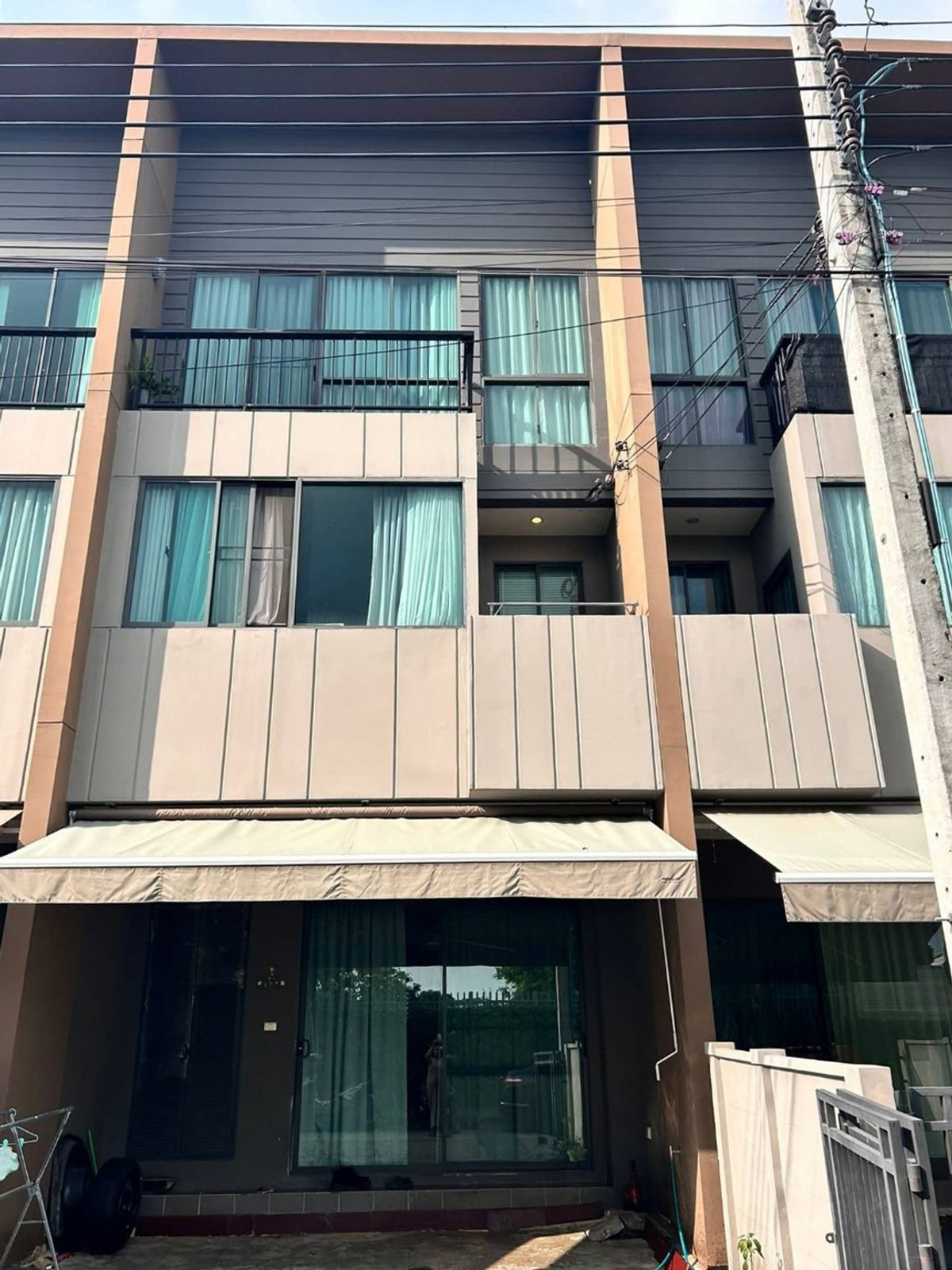 ให้เช่าทาวน์โฮมบางนา แบริ่ง ลาซาล : ให้เช่า ทาวน์โฮม 3 ชั้น 