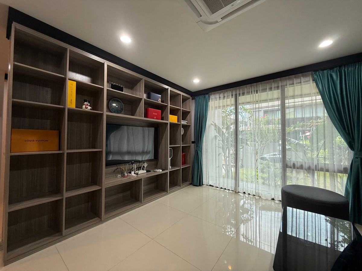 For RentHousePattanakan, Srinakarin : Detached house for rent ✨ Setthasiri-Krungthep Kreetha 2 ✨ 4 bedrooms, 4 bathrooms, fully furnished and equipped with appliances.
