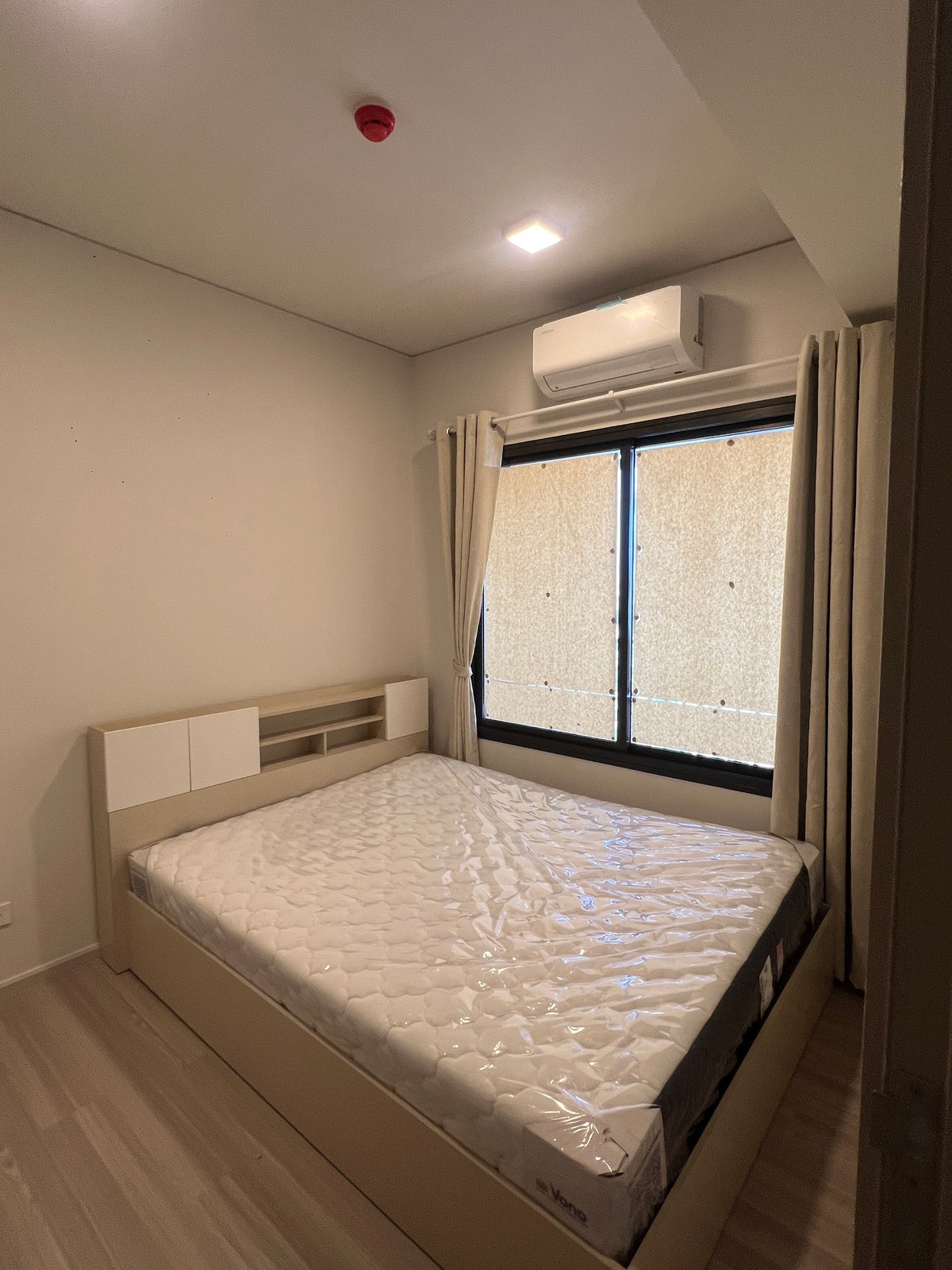 For RentCondoWongwianyai, Charoennakor : *** Condo for Rent : Quintara Mhy'Den Pho Nimit (Near BTS Phonimit) Brand New Room ***