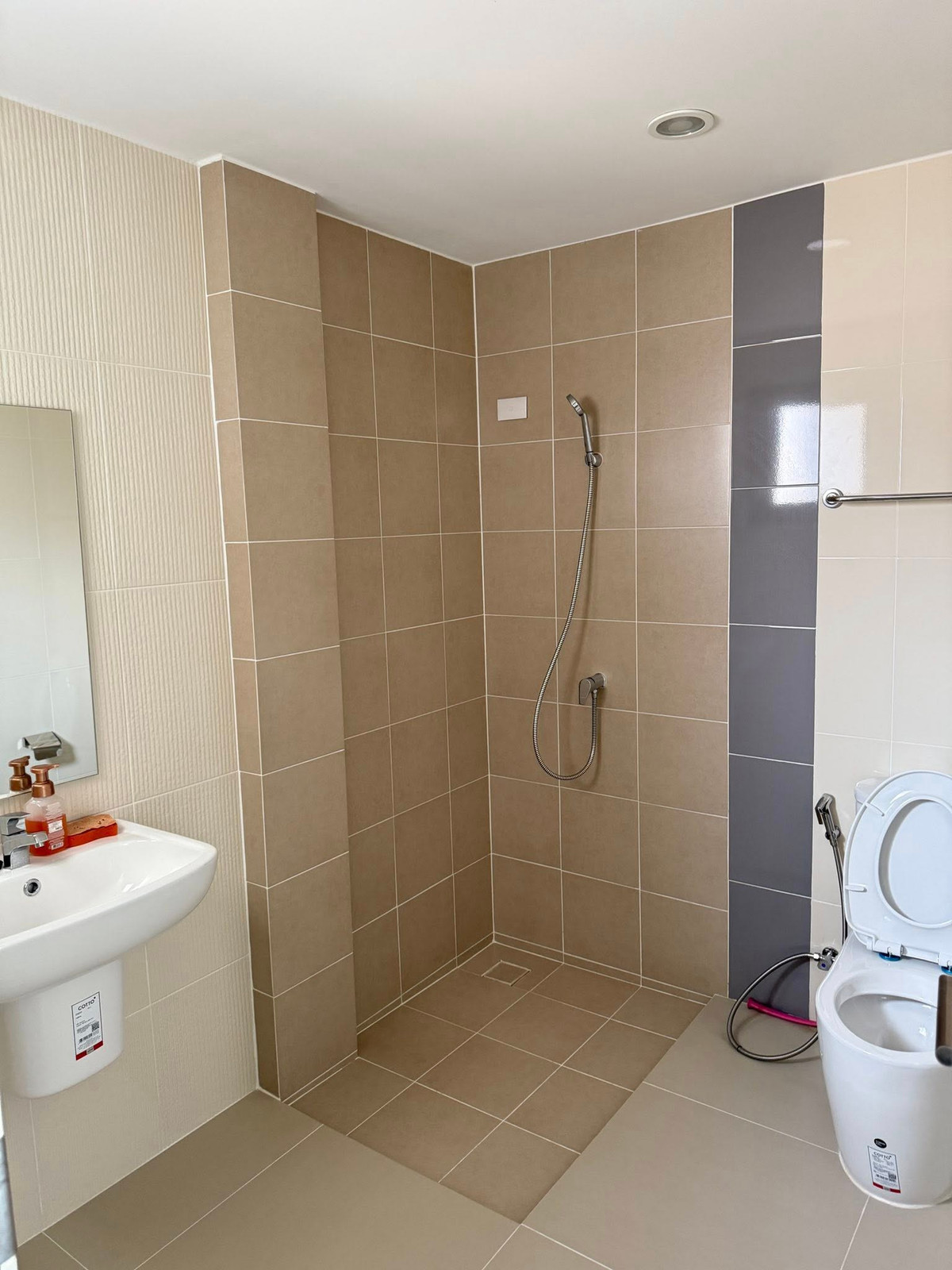 For RentHousePattanakan, Srinakarin : Townhouse for rent 📍 Baan Klang Muang The Edition Rama 9-Krungthep Kreetha 📍 4 bedrooms, 4 bathrooms, fully furnished and equipped with appliances.