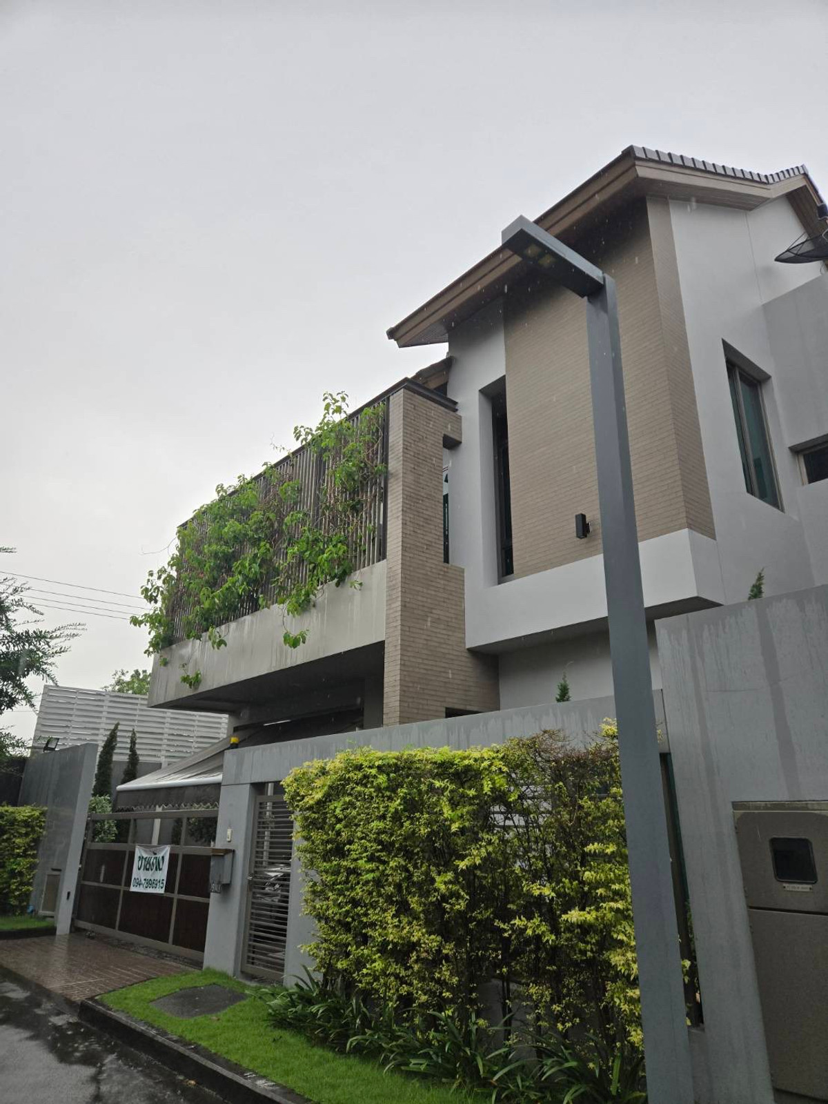 ขายบ้านเลียบทางด่วนรามอินทรา : ขายบ้านเดี่ยว 2 ชั้น Private Nirvana Residence North พร้อมอยู่ ใกล้ Central EastVille