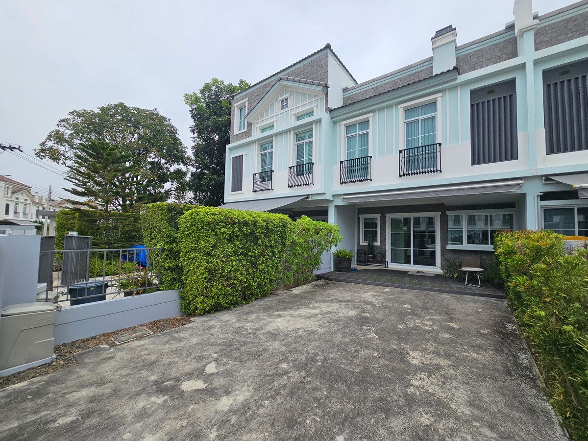 For SaleTownhomeBangna, Bearing, Lasalle : 3 bedroom detached house Indy 2 Bangna-Ramkhamhaeng With a wide area of 122 sq m. 
Special selling price 7 million, close to all conveniences, don't miss it!