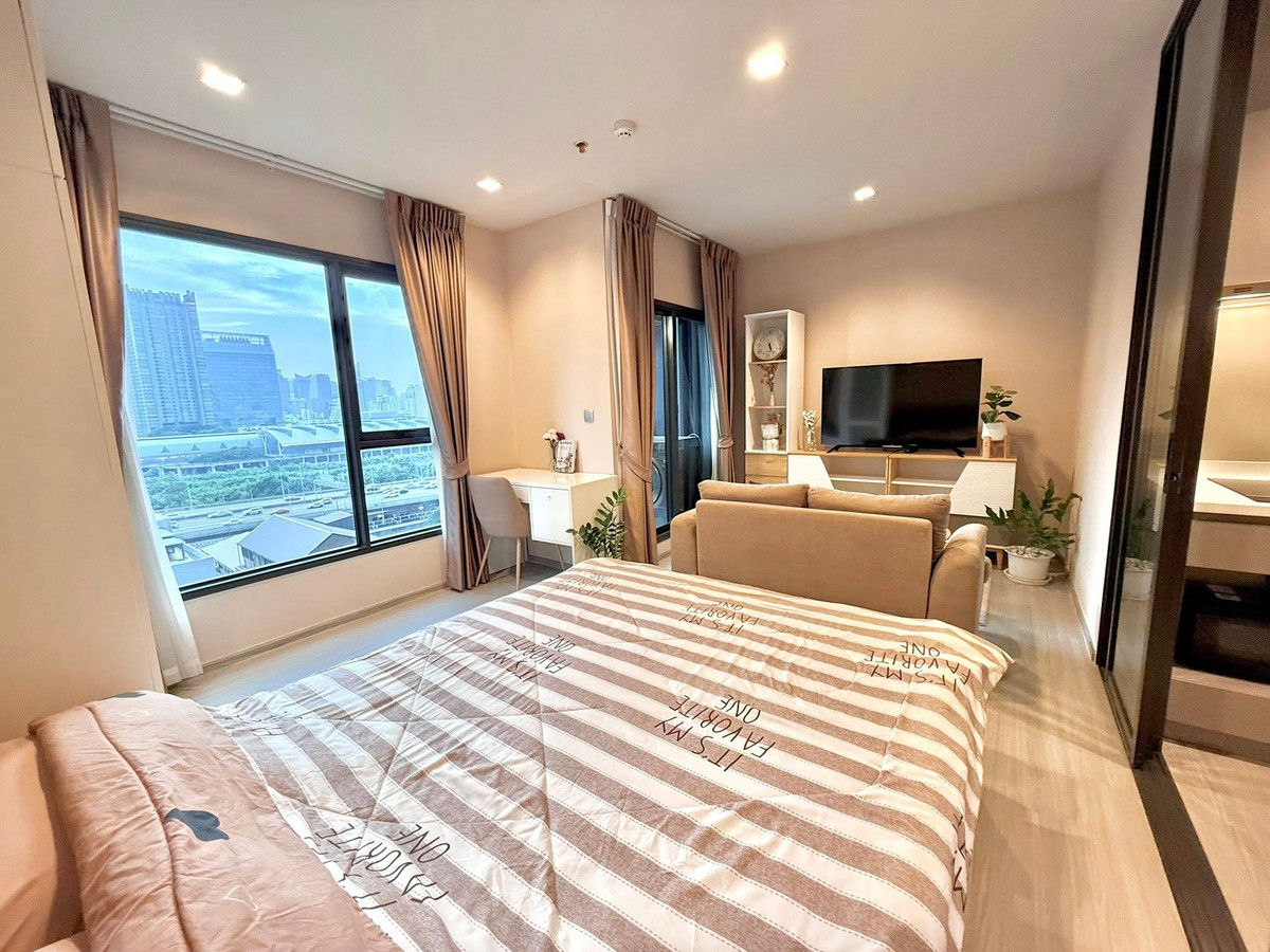 For SaleCondoRama9, Petchburi, RCA : Urgent Sale ✨ Life Asoke - Rama 9 ✨ South-facing, good ventilation, unobstructed view, beautifully decorated in minimalist style, fully furnished with appliances.