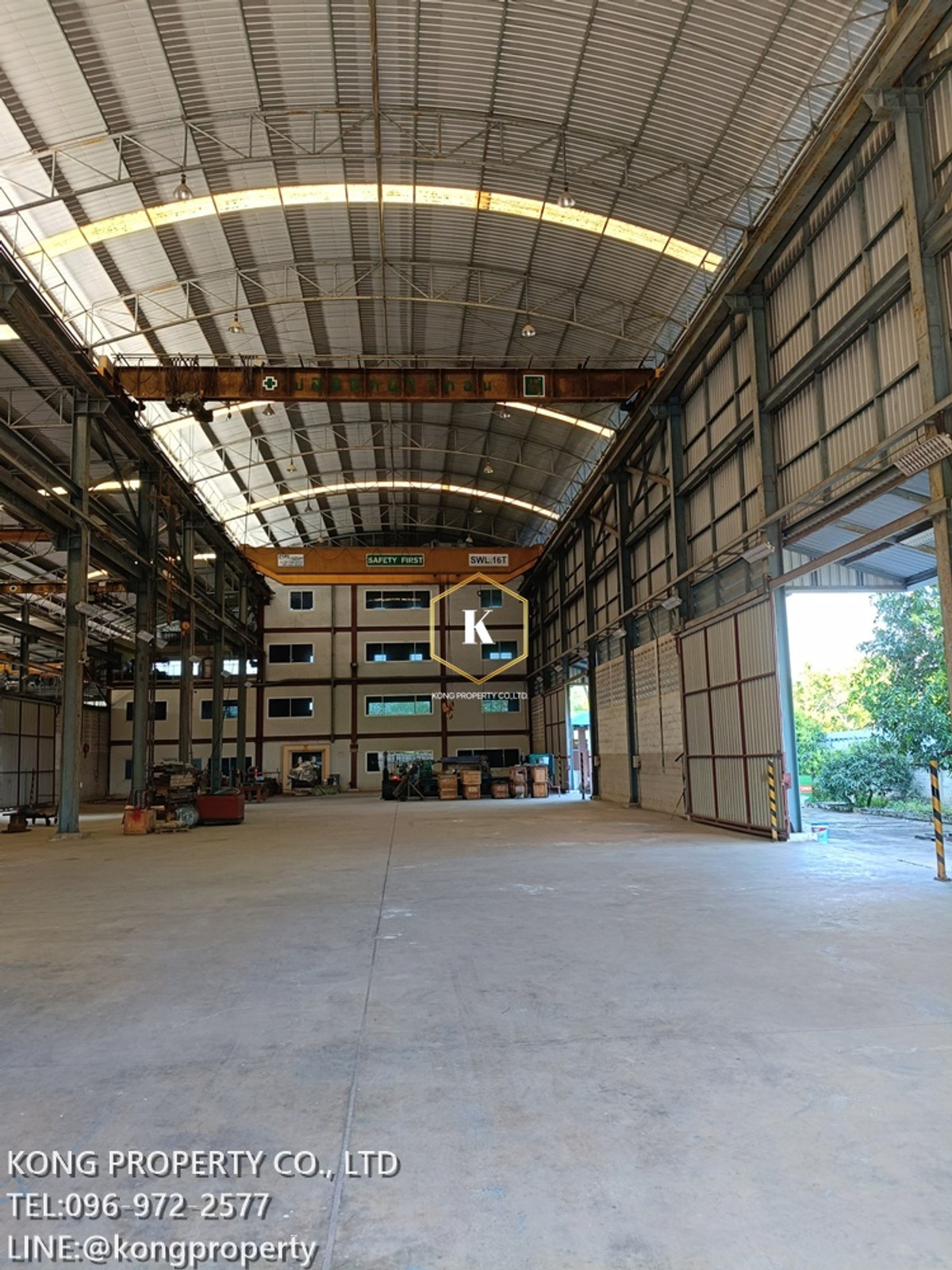 For RentWarehousePathum Thani,Rangsit, Thammasat : Warehouse for rent, Rangsit, Khlong Luang, Khlong 6, Pathum Thani, area 1,400 sq m, with 4 cranes.