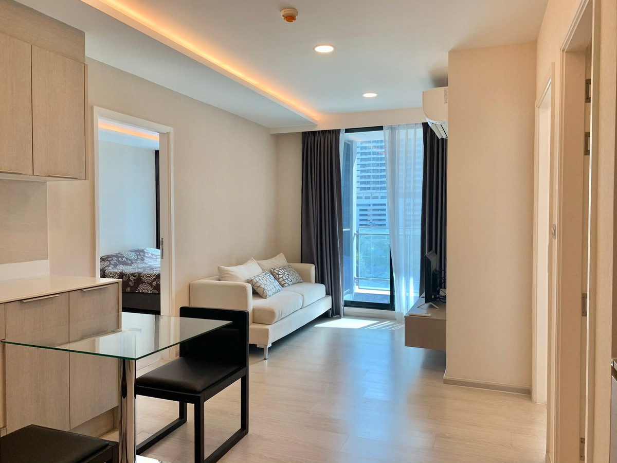 ให้เช่าคอนโดสุขุมวิท อโศก ทองหล่อ : [2Bedrooms with Bathtub unit] Vtara Sukhumvit 36 | 6-Min Walk to BTS Thonglor | Low rise + Garden View