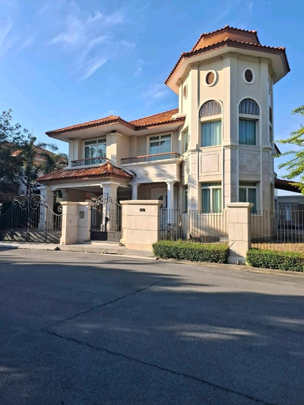 ให้เช่าบ้านมีนบุรี-ร่มเกล้า : ✨ บ้านหลังใหญ่ ทำเลดี พร้อมเข้าอยู่ เหมาะสำหรับอยู่อาศัยหรือครอบครัวใหญ่