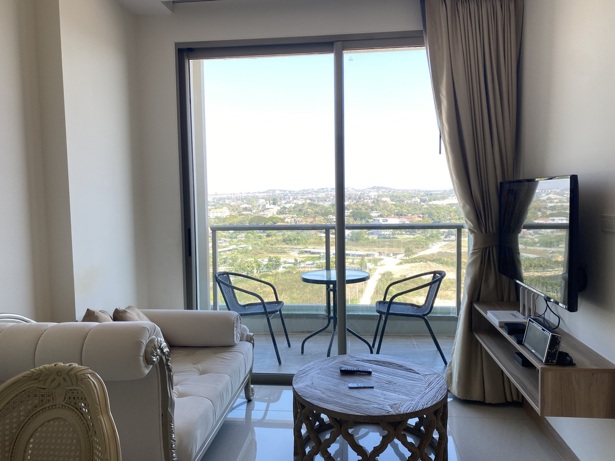 For SaleCondoPattaya, Bangsaen, Chonburi : 1-Bedroom Condo for Sale at The Riviera Jomtien – Walk to Jomtien Beach, High Floor Open View - U5679456