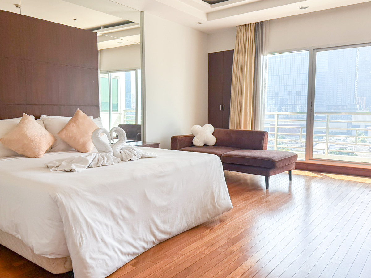 ให้เช่าคอนโดวิทยุ ชิดลม หลังสวน : Royal Residence Park วิทยุ - ห้องใหญ่ 220 ตร.ม. ใกล้สวนลุมพินี พร้อมเข้าอยู่ Please call: 062-496-6454