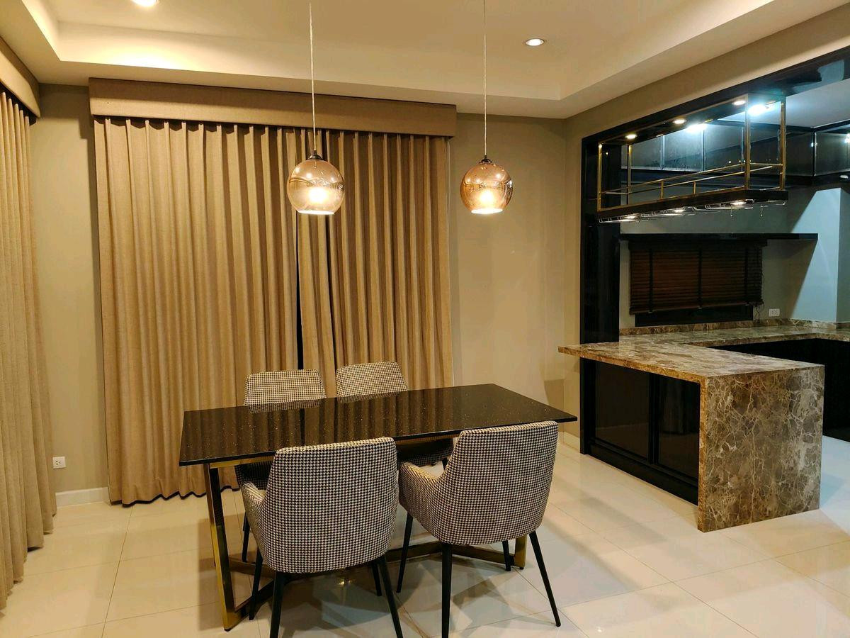 For RentHouseVipawadee, Don Mueang, Lak Si : 🍃✨ The house is at the beginning of the project. Near the entrance-exit, convenient travel, community location