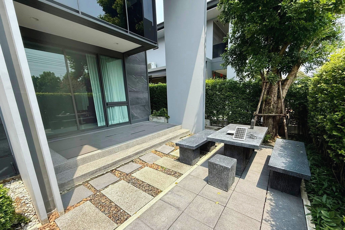 For RentHousePattanakan, Srinakarin : Luxury furnished 4-bedroom home for rent near top international schools