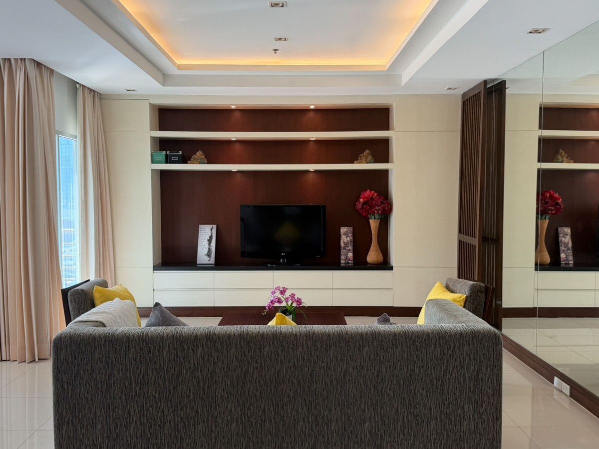 ให้เช่าคอนโดวิทยุ ชิดลม หลังสวน : Royal Residence Park วิทยุ - ห้องใหญ่ 220 ตร.ม. ใกล้สวนลุมพินี พร้อมเข้าอยู่ Please call: 062-496-6454