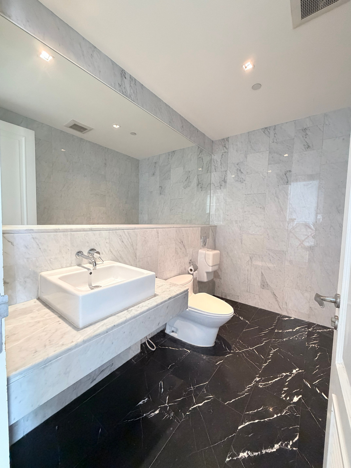 คอนโดสุขุมวิท อโศก ทองหล่อ : Le Raffine 39 Luxury Duplex Condo for Sale & Rent Available NOW!