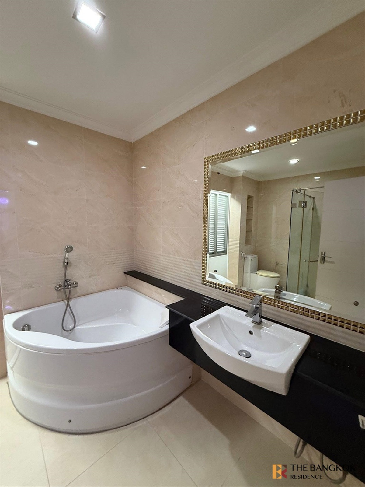 For RentHouseLadkrabang, Suwannaphum Airport :  Masterpiece Rama 9 💎 Super Luxury Mansion with Lake View, Near International Schools! 