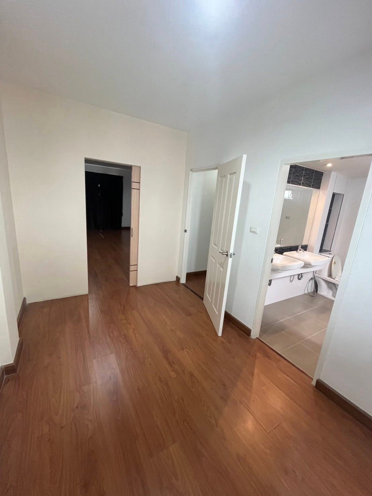 For RentTownhomeMin Buri, Romklao : Townhouse for rent 🔥 Trio Romklao 🔥 2 bedrooms, 3 bathrooms. Suitable for business and residential use.