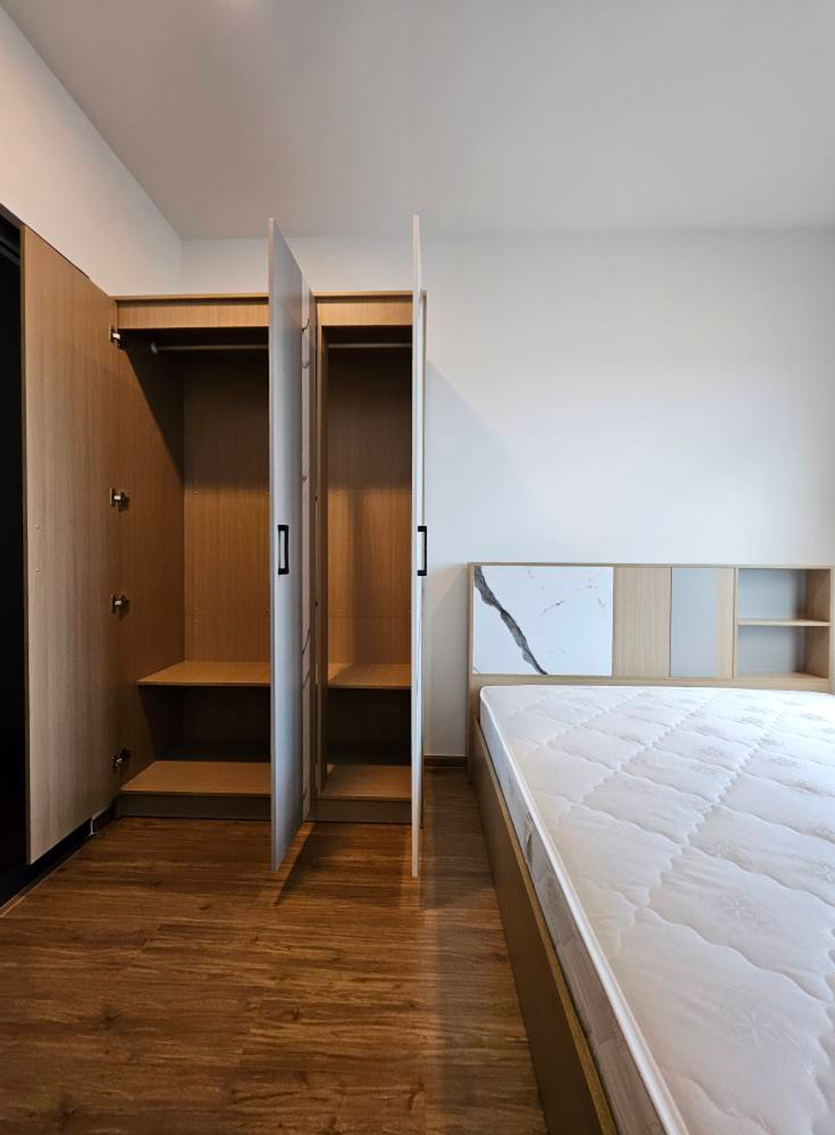 For RentCondoRamkhamhaeng, Hua Mak : For Rent ✨ The Livin Ramkhamhaeng ✨ Near MRT Interchange Lam Sali. Fully furnished with appliances.