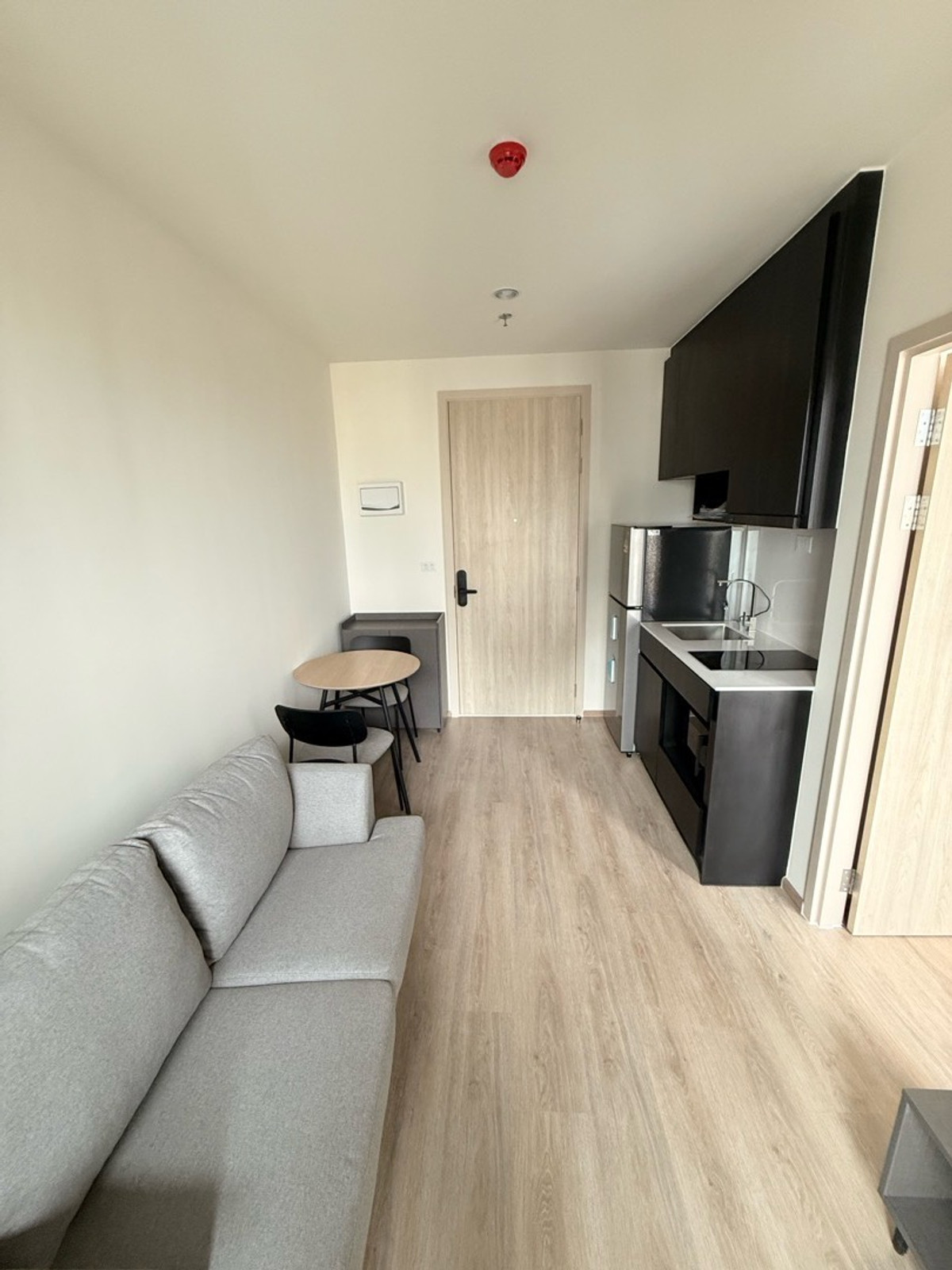 For RentCondoRama9, Petchburi, RCA : Nue District R9 new condo near MRT Rama 9 only 200 meters for rent 1 bedroom