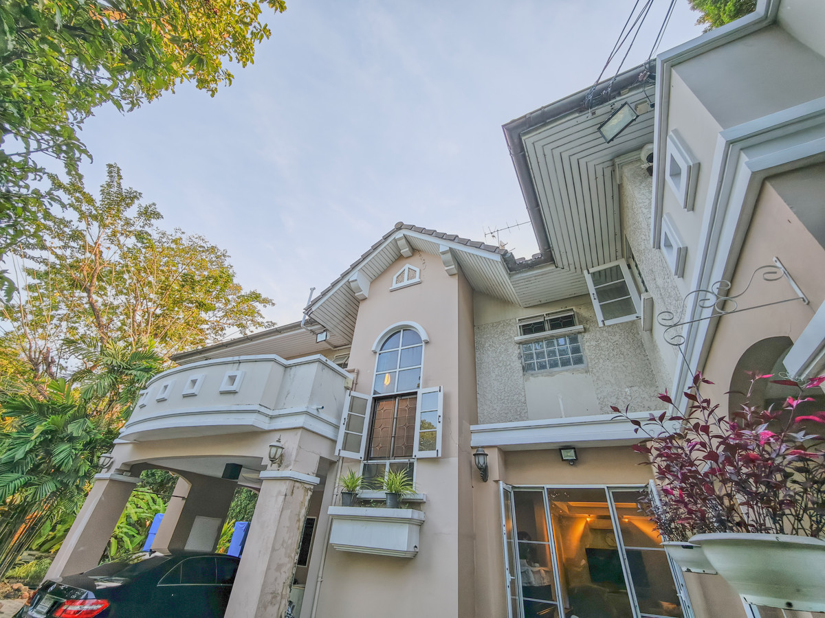 ขายบ้านสุขุมวิท อโศก ทองหล่อ : ขายที่ดินพร้อมสิ่งปลูกสร้าง บ้านเดี่ยว 2 ชั้น หมู่บ้านผกามาศ ปรีดีพนมยงค์ ซอย 14 | สุขุมวิท 71 | เขตสวนหลวง บ้านเดี่ยวในทำเลศักยภาพ ใจกลางสุขุมวิท 71