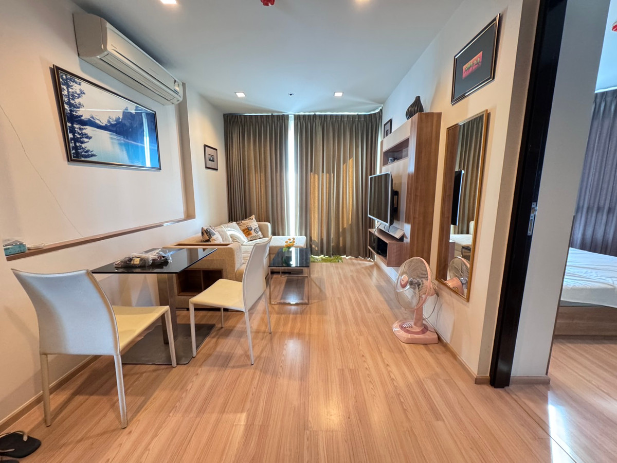 For RentCondoSathorn, Narathiwat : Rhythm Sathorn, river view, corner room, available for rent 22,000/month.