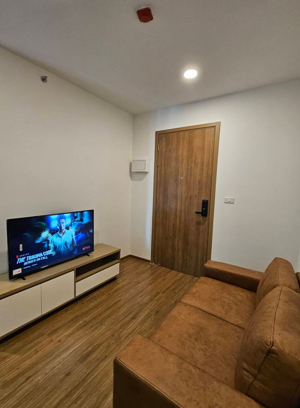 For RentCondoRamkhamhaeng, Hua Mak : For Rent ✨ The Livin Ramkhamhaeng ✨ Near MRT Interchange Lam Sali. Fully furnished with appliances.