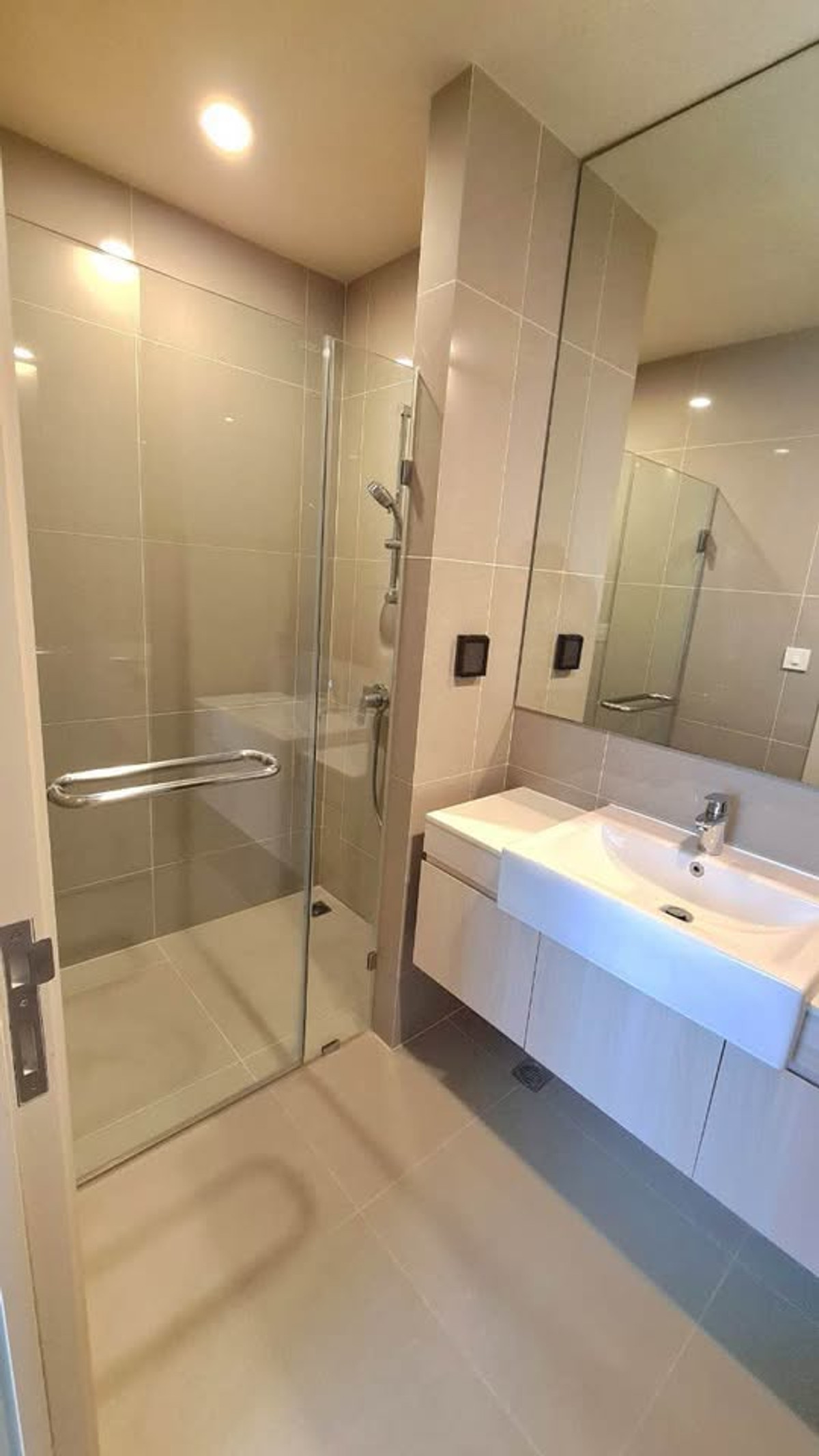 ให้เช่าคอนโดสุขุมวิท อโศก ทองหล่อ : คอนโด Noble Recole Sukhumvit 19 เดินทางสะดวก ใกล้รถไฟฟ้าบีทีเอส มีรถรับส่ง เฟอร์นิเจอร์ครบ พร้อมอยู่!!