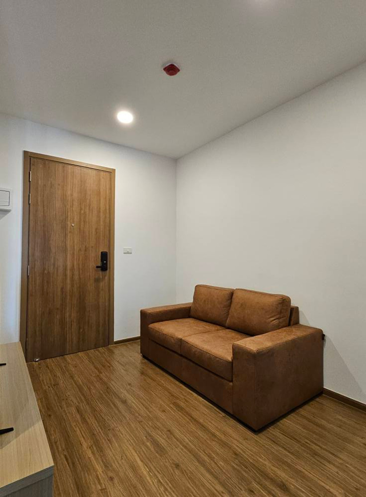 For RentCondoRamkhamhaeng, Hua Mak : For Rent ✨ The Livin Ramkhamhaeng ✨ Near MRT Interchange Lam Sali. Fully furnished with appliances.