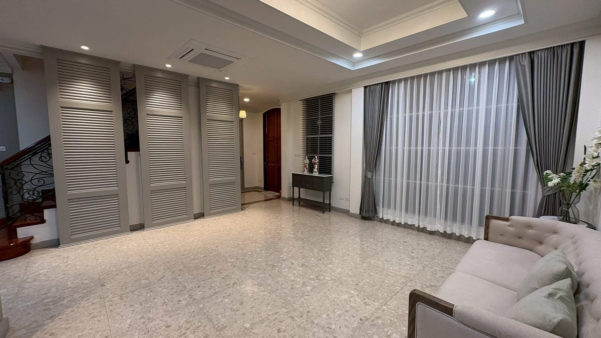 ให้เช่าบ้านลาดกระบัง สุวรรณภูมิ : บ้านเดี่ยวให้เช่า 🔥 Golden Nakara 🔥 3 ห้องนอน 4 ห้องน้ำ บ้านรีโนเวทใหม่ ใกล้ มอเตอร์เวย์