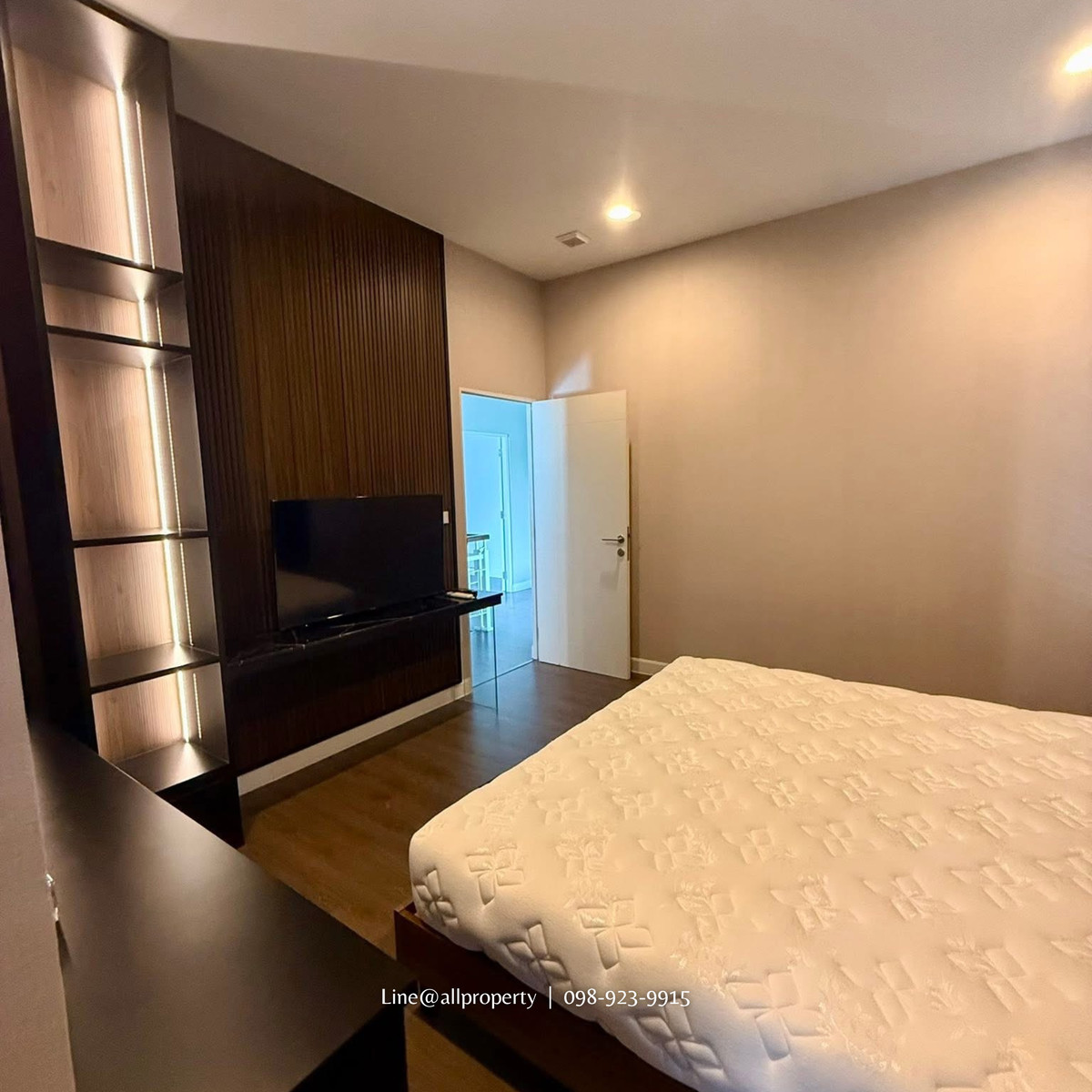 For RentHousePattanakan, Srinakarin : Luxury furnished 4-bedroom home for rent near top international schools