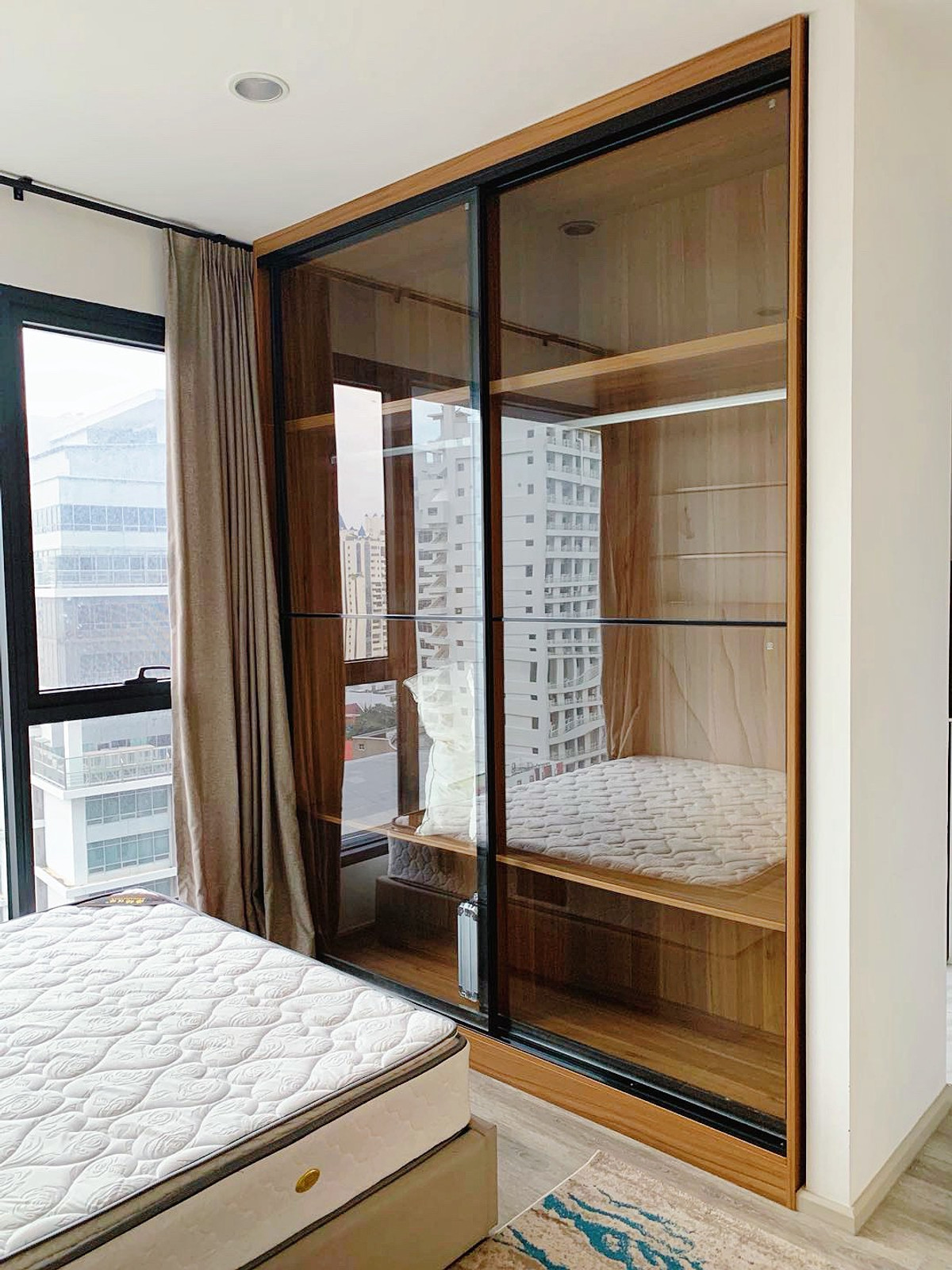 For RentCondoRama9, Petchburi, RCA : For rent1 Ideo Mobi Asoke contact 086-4455124