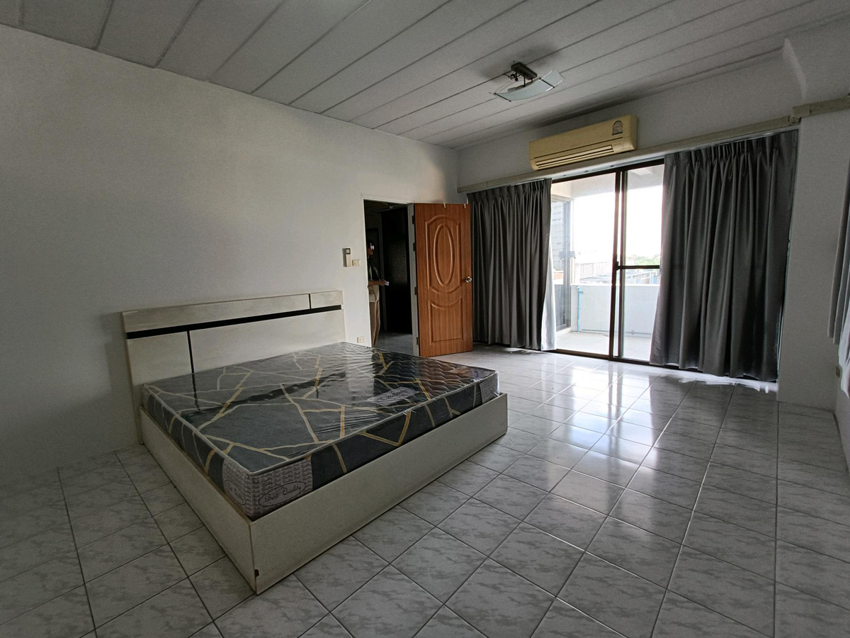 ให้เช่าคอนโดนวมินทร์ รามอินทรา : กรีทรัพย แมนชั่นวิลล์ ชั้น 5 ห้องหัวมุม ขนาดใหญ่ พื้นที่กว้าง