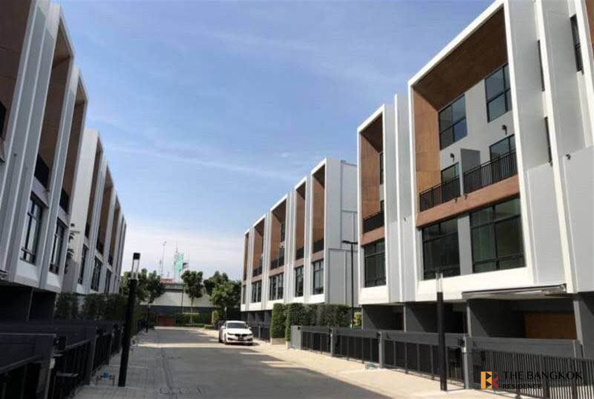 For RentTownhomePattanakan, Srinakarin :  Arden Phatthanakan 🏠 Luxury Townhome, Newly Renovated & Fully Furnished! 