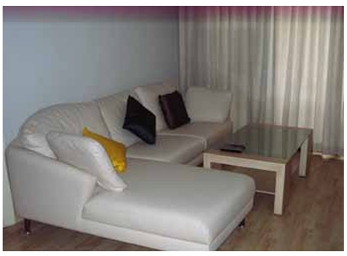 ให้เช่าคอนโดสุขุมวิท อโศก ทองหล่อ : ให้เช่า ลาส โคลินาส ห้องสวย ตกแต่งสไตล์คลาสสิก ราคาดี ชั้นสูง 