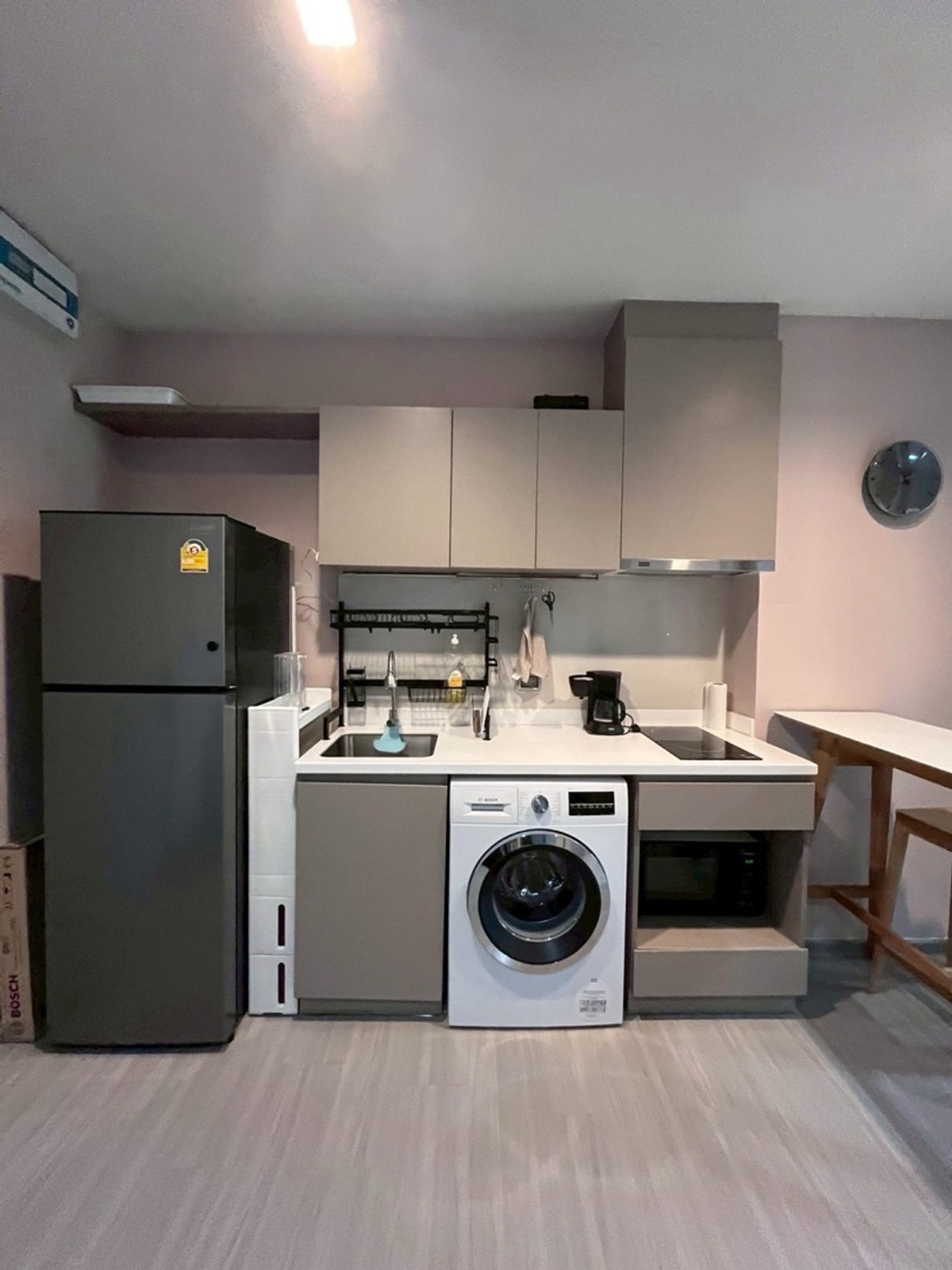 For RentCondoOnnut, Udomsuk : for rent Life Sukhumvit62 has a separate office room near bts