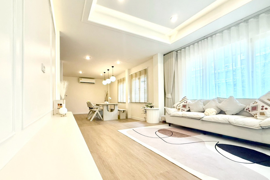 ขายบ้านลาดกระบัง สุวรรณภูมิ : ขาย บ้านเดี่ยว เพอร์เฟค เพลส สุขุมวิท 77 เฟส 1 220 ตรม 63 ตรว 3นอน รีโนเวทใหม่ทั้งหลัง