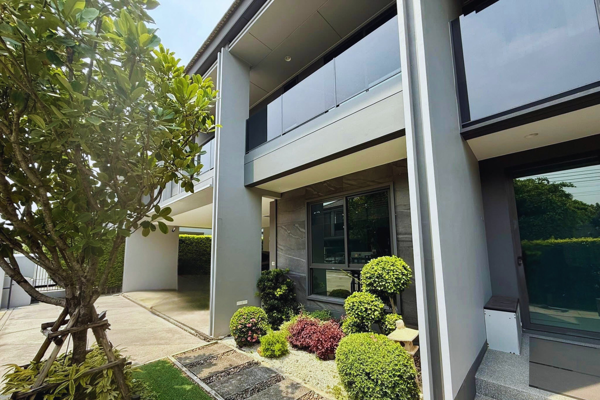 ให้เช่าบ้านพัฒนาการ ศรีนครินทร์ : ให้เช่าบ้านหรูพร้อมเฟอร์ฯ 4 ห้องนอน ใกล้โรงเรียนอินเตอร์ กรุงเทพกรีฑา 2