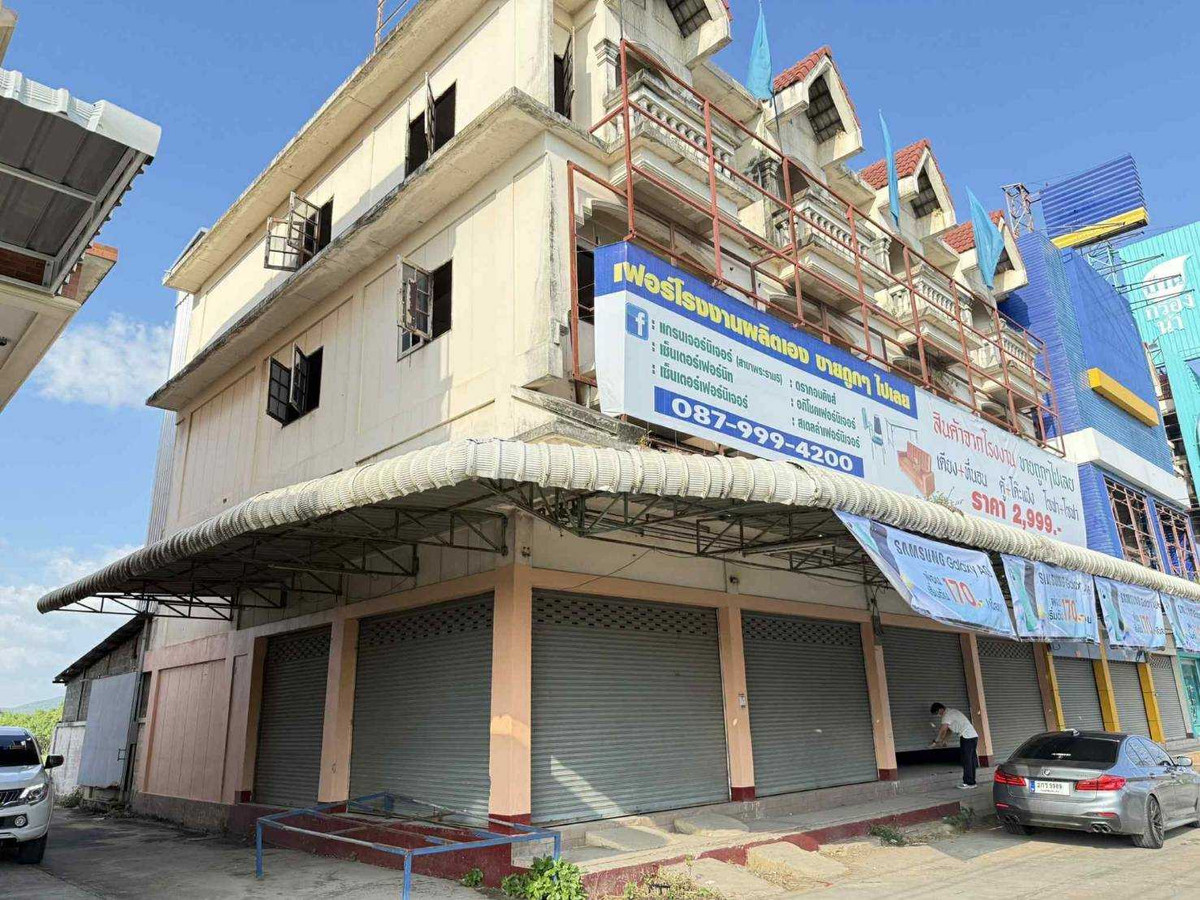 ให้เช่าอาคารพาณิชย์โคราช นครราชสีมา : ให้เช่าอาคารพาณิชย์ ตลาดน้อยหน่า​ ปากช่อง 3.5 ชั้น