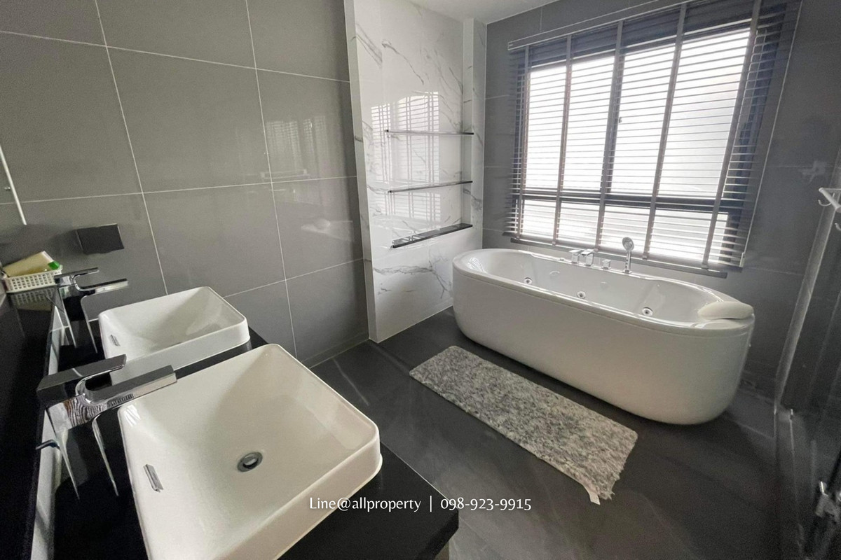 ขายบ้านพัฒนาการ ศรีนครินทร์ : ขายบ้านหรูแต่งเต็มเฟอร์นิเจอร์นำเข้า แปลงมุมหลังใหญ่สุดเศรษฐสิริกรุงเทพกรีฑา 2