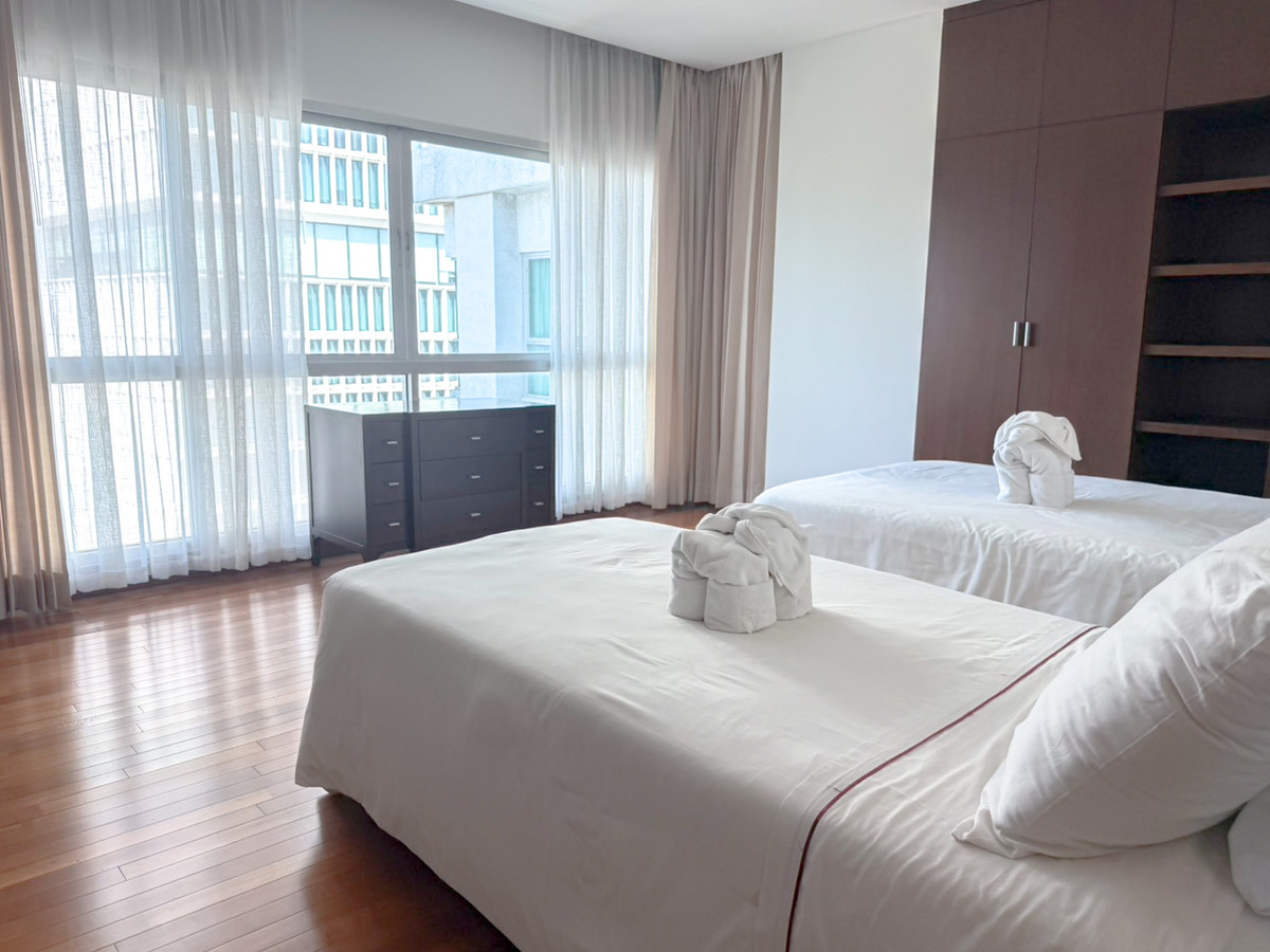 ให้เช่าคอนโดวิทยุ ชิดลม หลังสวน : Royal Residence Park วิทยุ - ห้องใหญ่ 220 ตร.ม. ใกล้สวนลุมพินี พร้อมเข้าอยู่ Please call: 062-496-6454