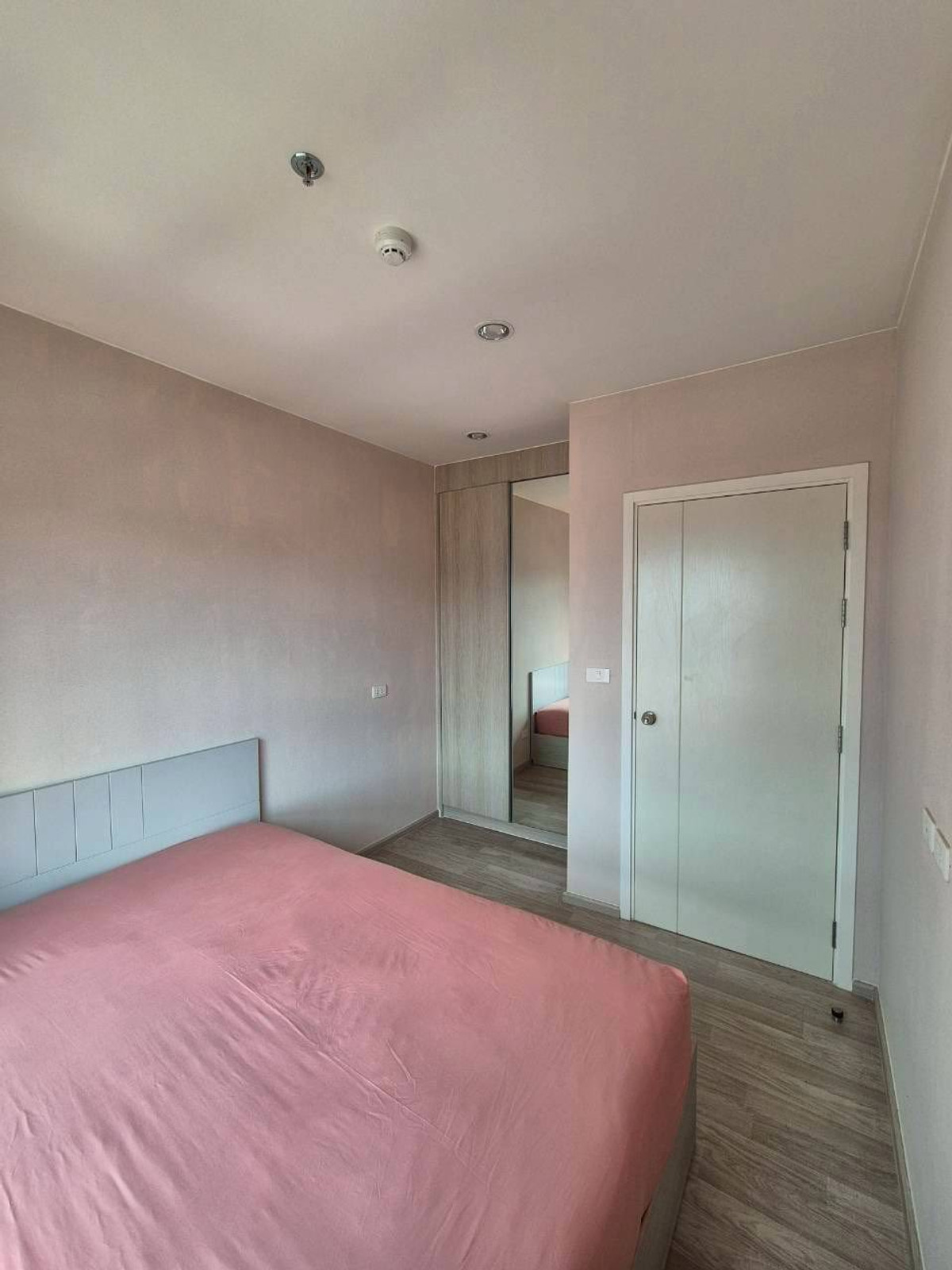 For SaleCondoRama9, Petchburi, RCA : Urgent Sale 📍 The Privacy Rama 9 📍 Fully furnished and equipped with appliances. Near Airport Link Ramkhamhaeng.