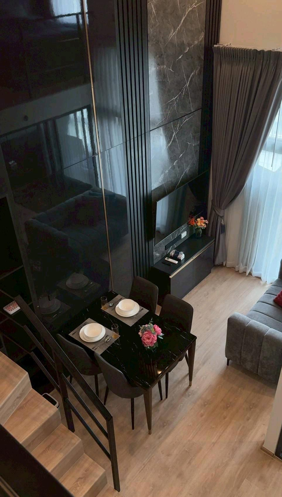 ให้เช่าคอนโดพระราม 9 เพชรบุรีตัดใหม่ RCA : ✨ Duplex ห้องสวย เพดานสูง วิวแยกพระราม 9 ทำเลศักยภาพ ใจกลางเมือง ✨