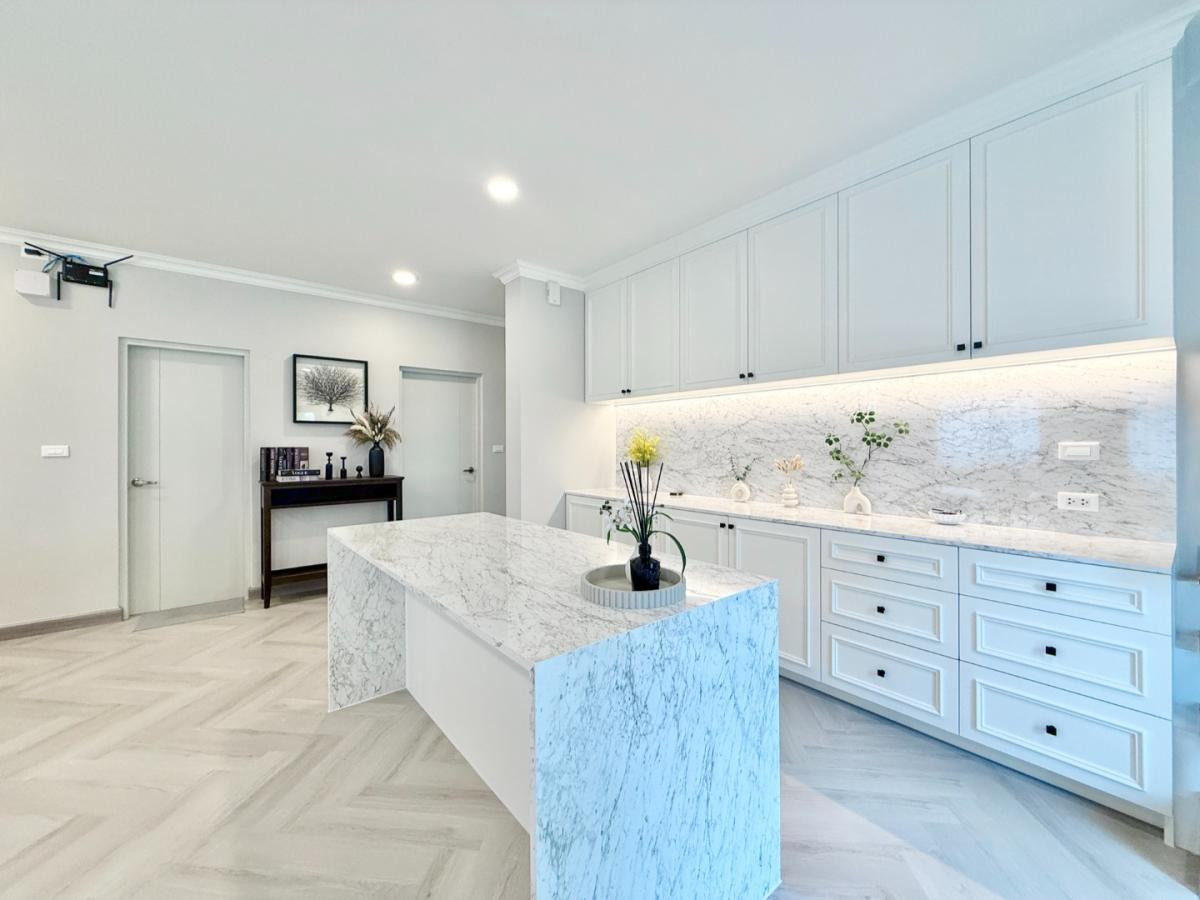 ขายบ้านบางนา แบริ่ง ลาซาล : 🔥 Rare Possession!  ดีลลับที่นักลงทุนระดับ High-End ต้องครอบครอง