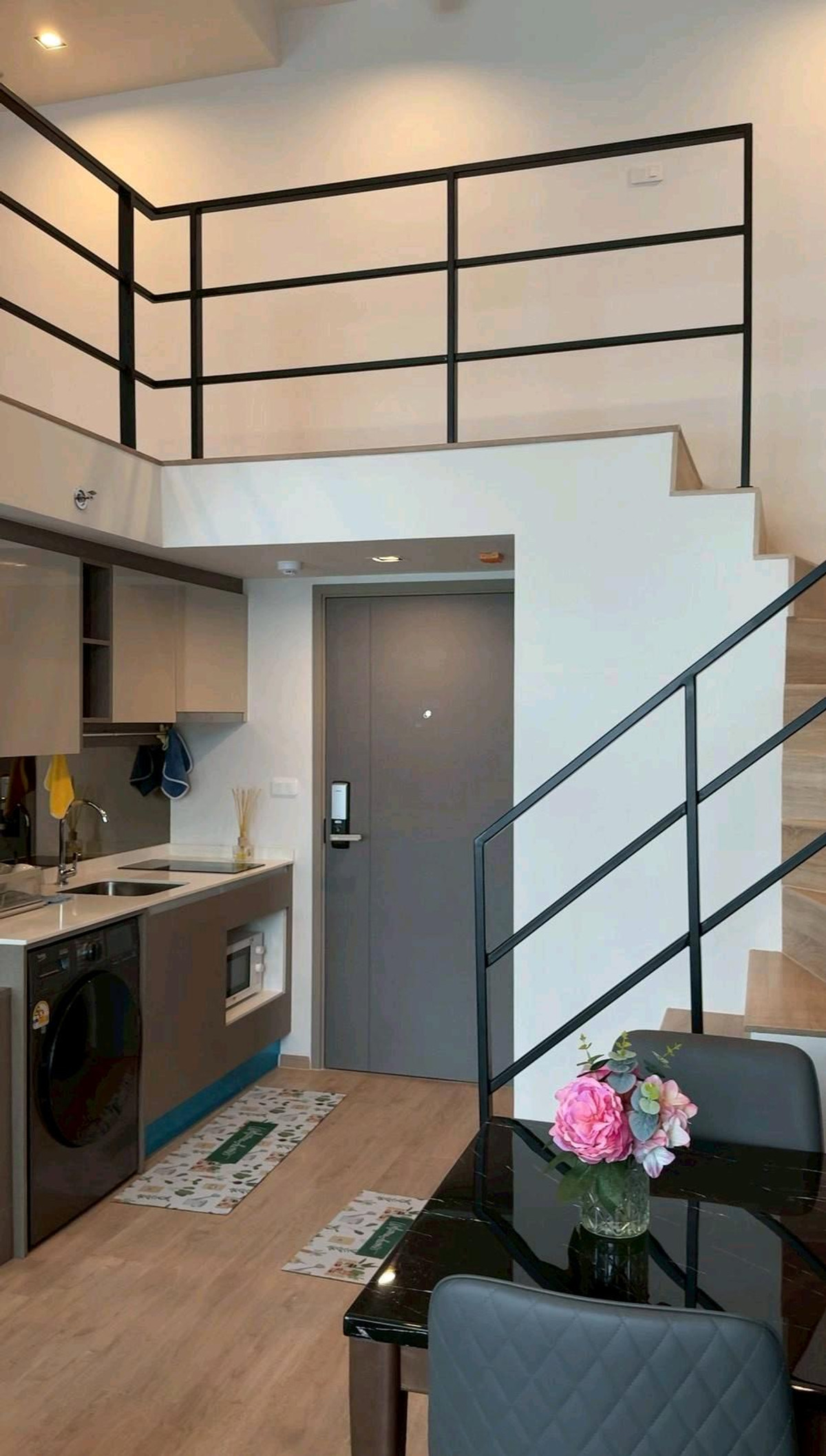 ให้เช่าคอนโดพระราม 9 เพชรบุรีตัดใหม่ RCA : ✨ Duplex ห้องสวย เพดานสูง วิวแยกพระราม 9 ทำเลศักยภาพ ใจกลางเมือง ✨