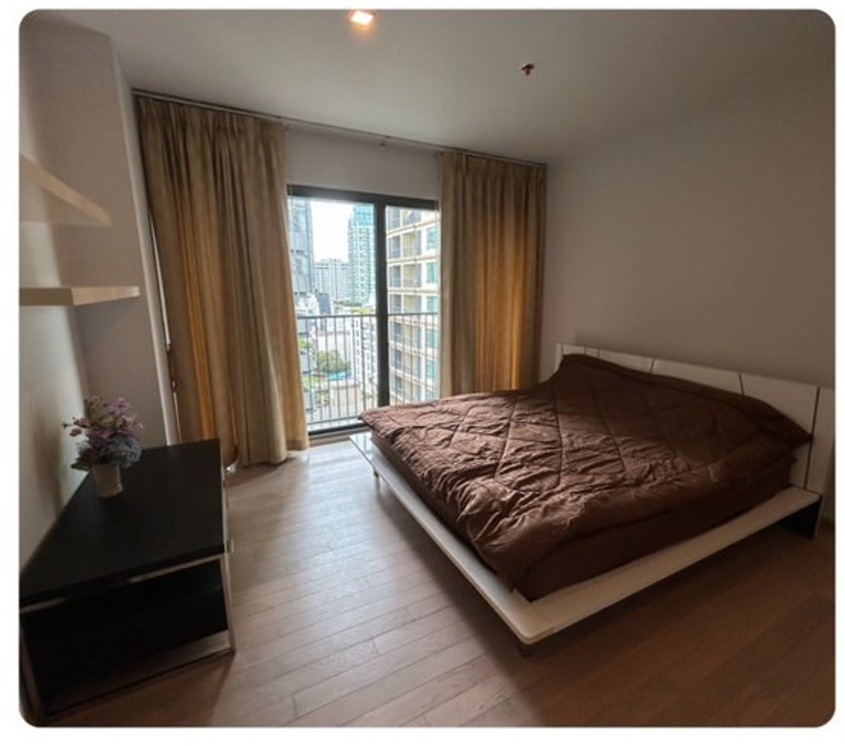 For RentCondoSukhumvit, Asoke, Thonglor : For rent Noble Solo, beautiful room, good price, decorated, ready to move in, in the heart of the city, convenient travel.