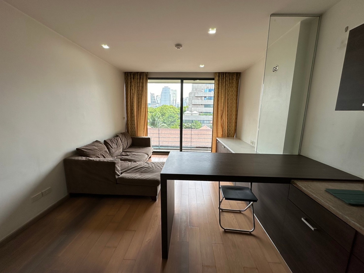 ให้เช่าคอนโดวิทยุ ชิดลม หลังสวน : ให้เช่า คอนโด | วิวสระว่ายน้ำ และสวนลุมพินี มีอ่างอาบน้ำ “Noble Ambience Sarasin” 50 ตร.ม. ใกล้ BTS ราชดำริ