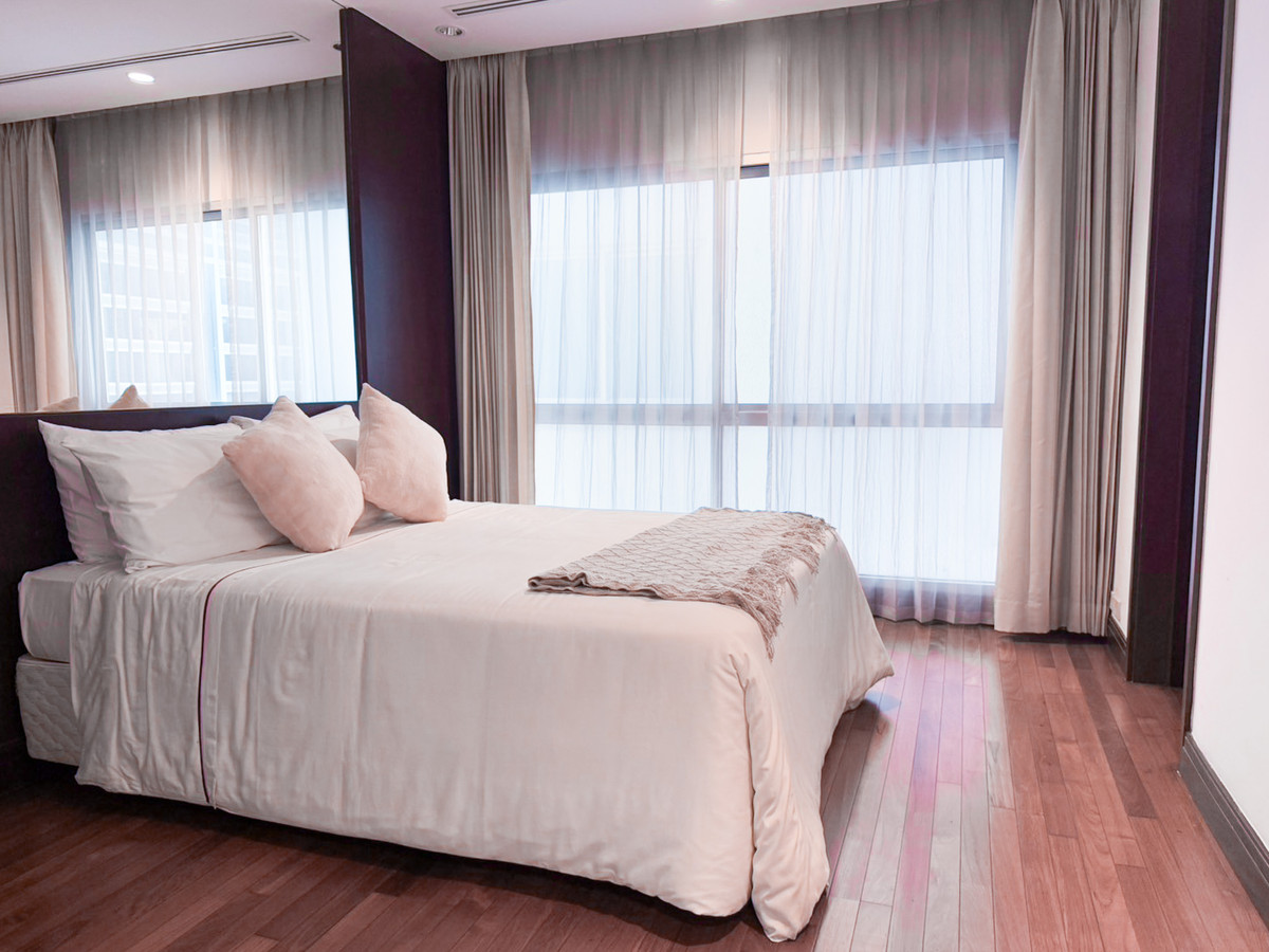 ให้เช่าคอนโดวิทยุ ชิดลม หลังสวน : Royal Residence Park วิทยุ - ห้องใหญ่ 220 ตร.ม. ใกล้สวนลุมพินี พร้อมเข้าอยู่ Please call: 062-496-6454