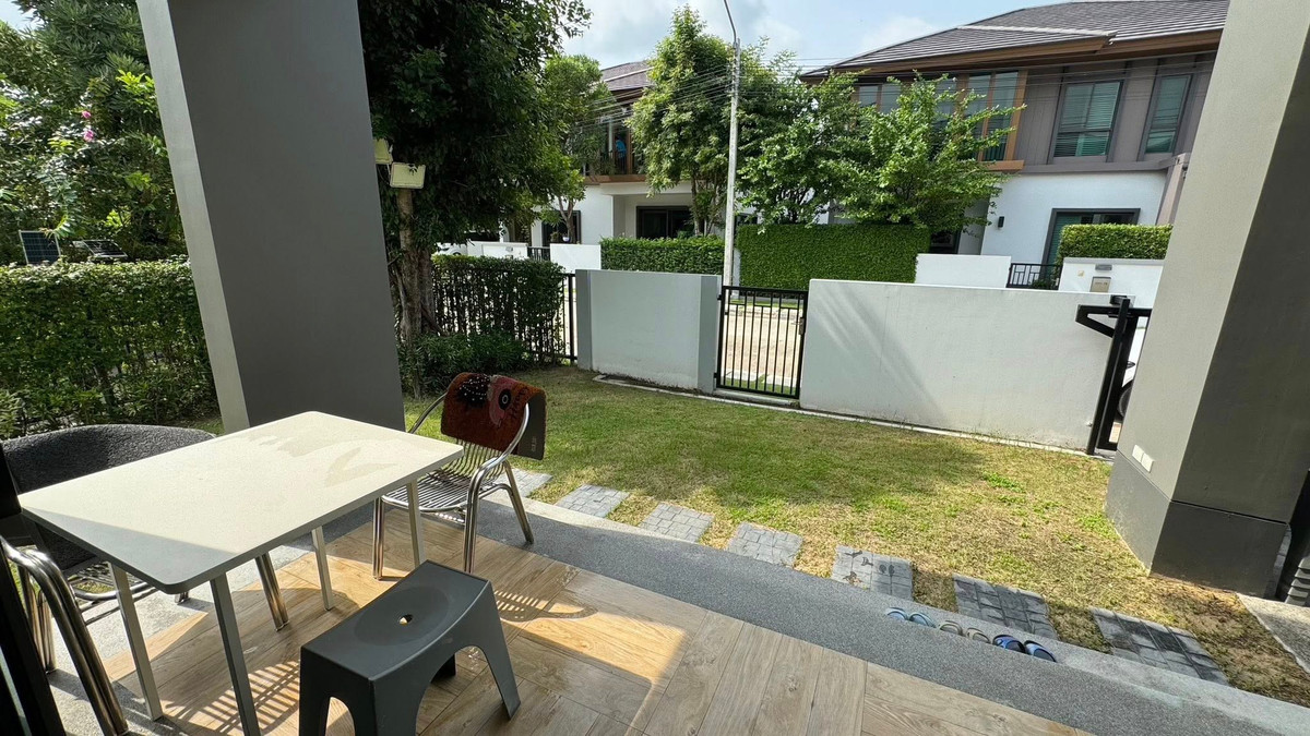 For RentHousePattanakan, Srinakarin : Detached house for rent 🔥 Burasiri Pattanakarn 🔥 4 bedrooms, 5 bathrooms, located on the new Pattanakarn Road.