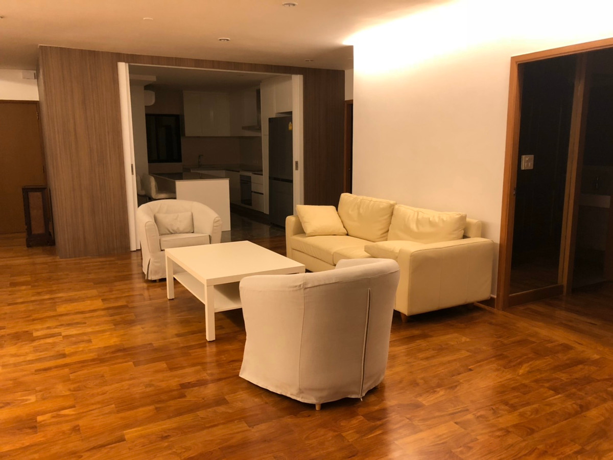 For RentCondoSathorn, Narathiwat : For rent Sathorn Gardens, high-floor beautiful unit, classic style, great price, prime Sathorn location.