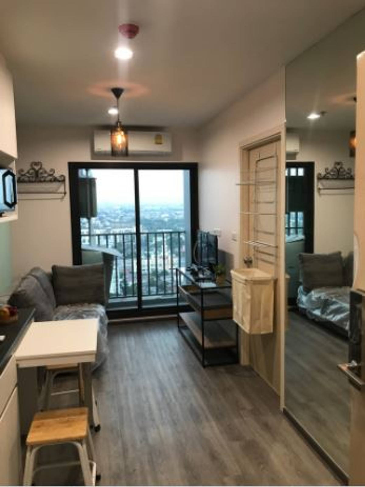 For RentCondoPattanakan, Srinakarin : F1030766 Condo for rent Rich Park @ Triple Station (Rich Park @ Triple Station) size 28 sq m, 24th floor.