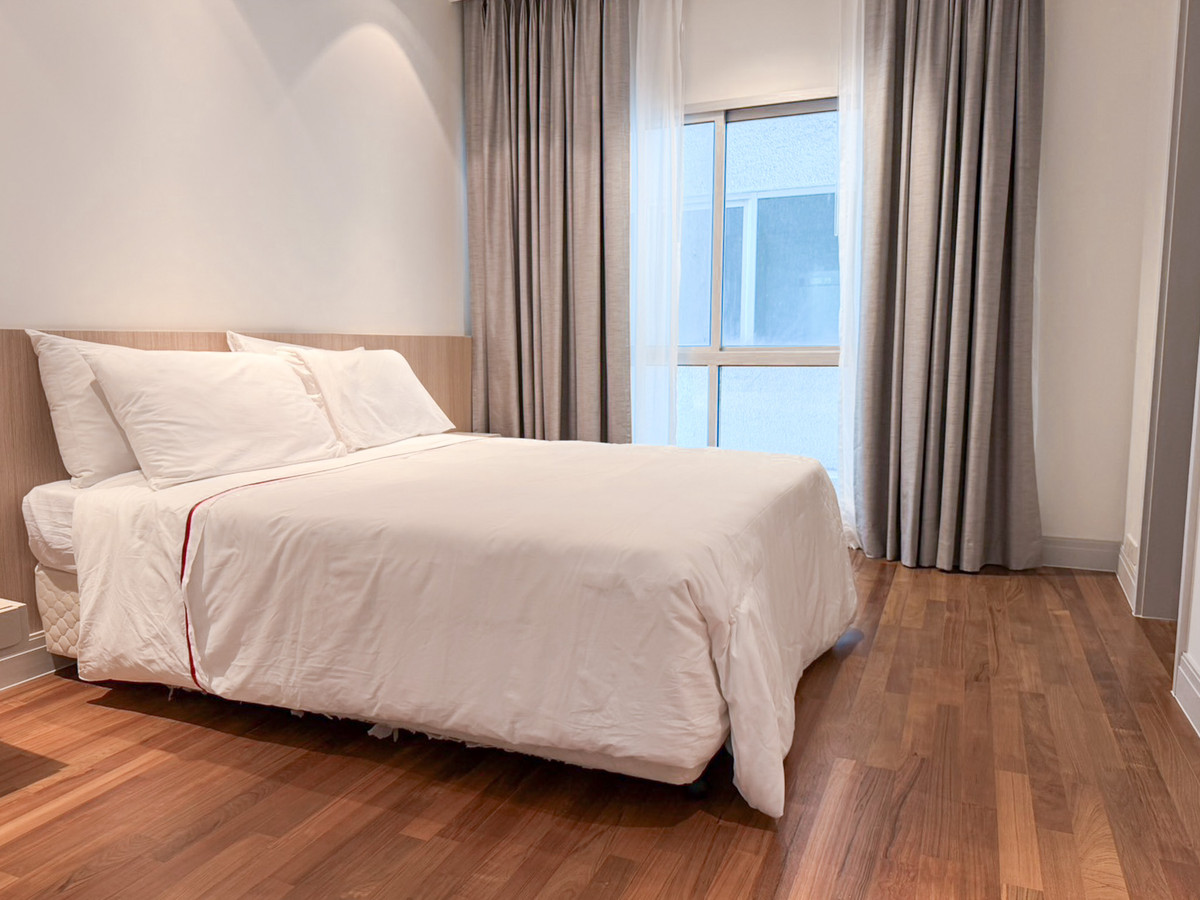 ให้เช่าคอนโดวิทยุ ชิดลม หลังสวน : Royal Residence Park ห้องใหญ่ 220 ตร.ม. ใกล้สวนลุมพินี เงียบสงบ เป็นส่วนตัว Please call: 062-496-6454