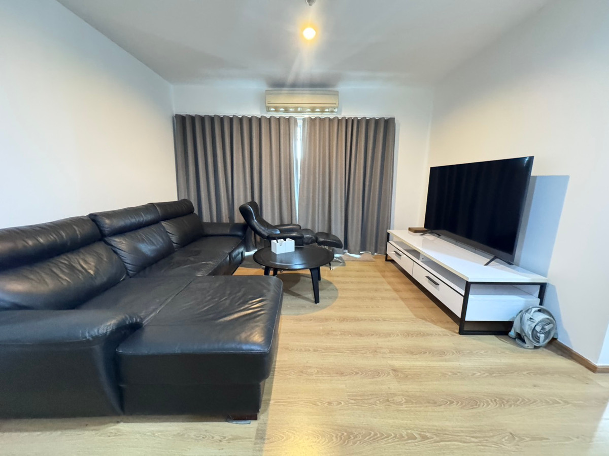 For RentCondoLadprao, Central Ladprao : Sym Vibha Ladprao, near 5 Ladprao intersection and office space and near the market, available and ready for rent.